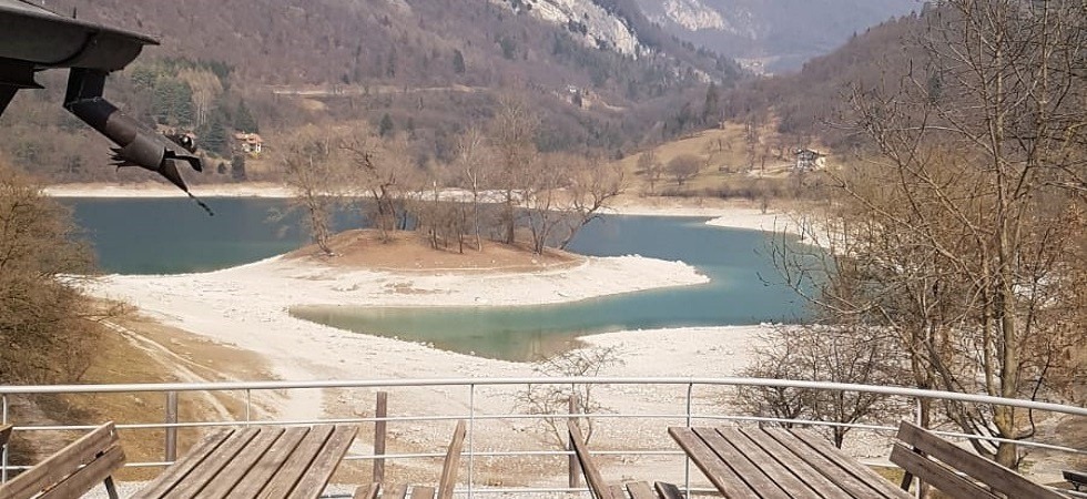 “Il livello delle spiagge è calato di circa 7 metri”: ecco gli effetti della siccità sul lago di Tenno